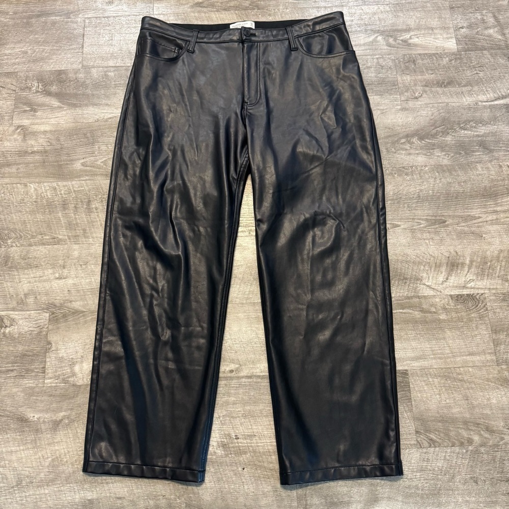 Abercrombie & Fitch Faux Leather Ultra High Rise 90s Relaxed Fit Pant Sz. 34/18R
